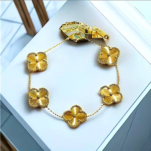 Gold Filled Four Leaf Clover Matching Necklace Bracelet Earrings Set - Picture 2 of 12